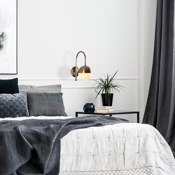 lampa-de-perete-karsor-3300-cadru-metalic-sticla-auriu-alb-15x25x30-cm