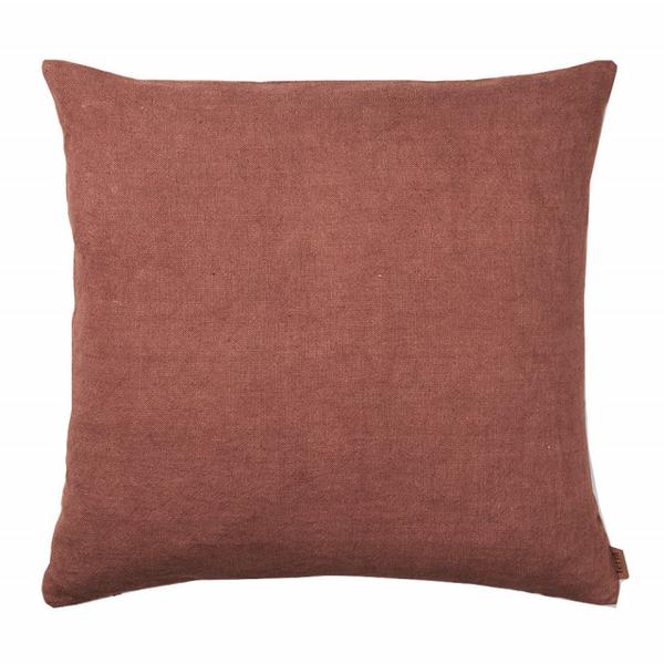 fata-de-perna-rosie-din-in-50x50-cm-heavy-ferm-living